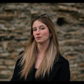 Sara, Babysitter a Torre Boldone