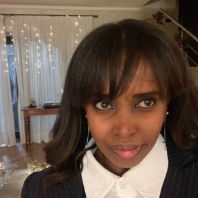 Addis, Babysitter in Nave