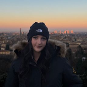 Alessia, Babysitter a Falconara Marittima