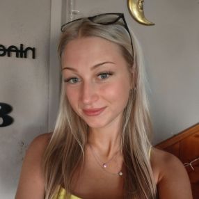 Klaudia, Babysitter a Felegara