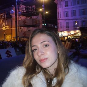 Anna chiara, Babysitter a Broni