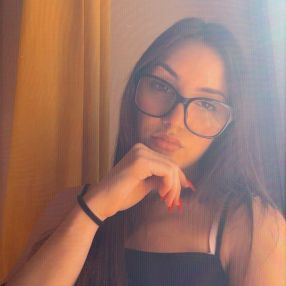 Giulia, Babysitter a Provincia di Como