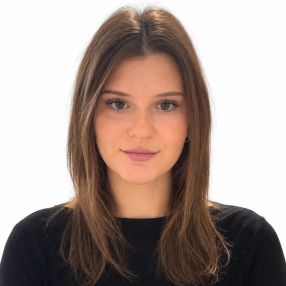 Giulia, Babysitter a Gazzada Schianno