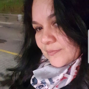 Ruth, Babysitter a Carnate