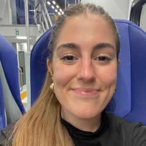 Giulia, Babysitter a Pavia
