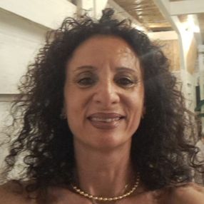 Lina, Babysitter a Crispano
