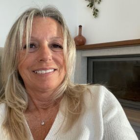 Monica, Babysitter a Fonte