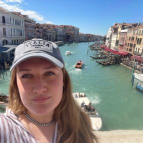 Erica, Babysitter a Calolziocorte