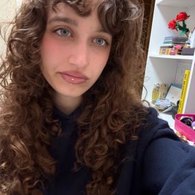 Giulia, Babysitter a Urago D'oglio