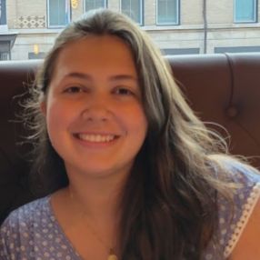 Cara, Babysitter a Genova