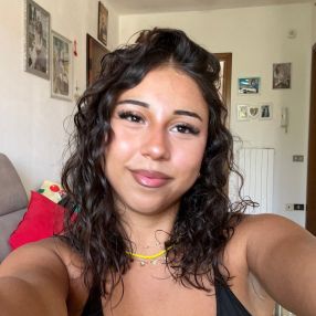 Mirela, Babysitter a Inveruno