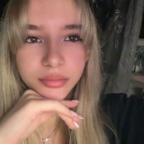 Asia, Babysitter in Fossà