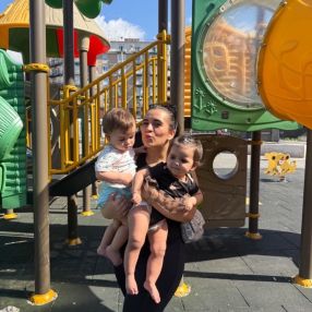 Claudia, Famiglia a Napoli