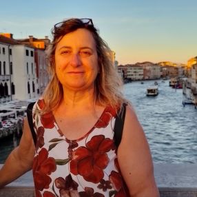 Donatella, Babysitter a Camalò