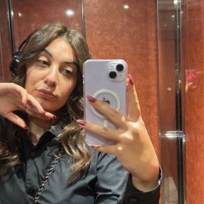 Elettra, Babysitter a Martinsicuro