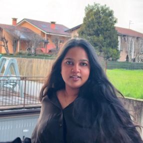 Theron Marisha, Babysitter in Zevio