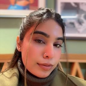 Mariam, Babysitter a Predaia