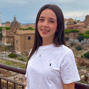 Chiara, Babysitter a Cava Manara