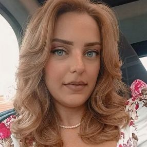 Erika, Babysitter a Gravina di Catania