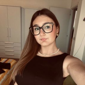 Veronica, Babysitter in Macomer