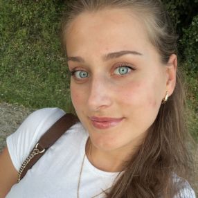 Erisa, Babysitter a Busnago