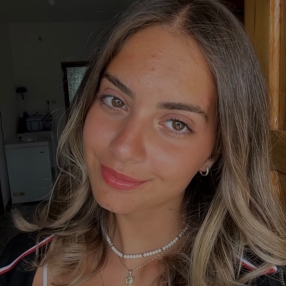 Sindi, Babysitter a Cercola