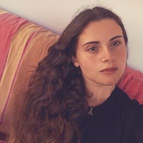 Ariel, Babysitter a Ponte Dell'olio
