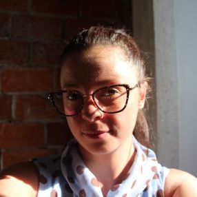 Claudia, Babysitter a Carrara