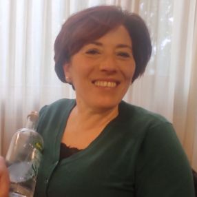 Laura, Babysitter a Locri