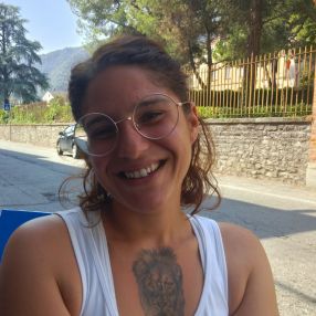 Gioli, Babysitter a Revello
