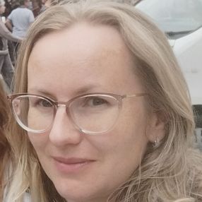 Darina, Babysitter a Cardano Al Campo