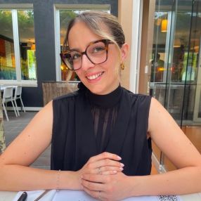 Gloria, Babysitter a San Zeno Naviglio