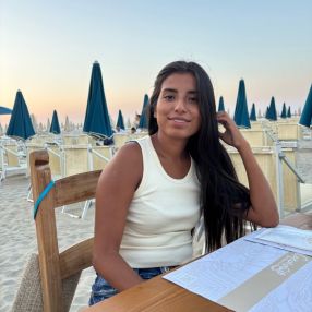 YONI, Babysitter a Gatteo A Mare