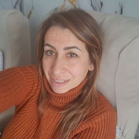 Enza, Babysitter a Roccapiemonte