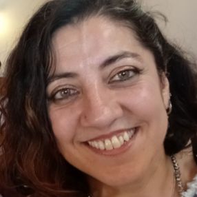Carmen, Babysitter a Nuoro