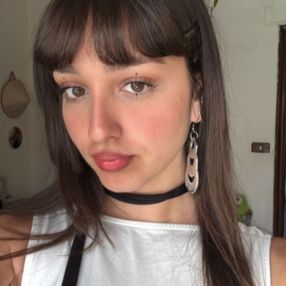 Laura, Babysitter a Napoli