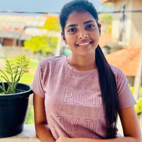 Dineshani, Babysitter a Tortona
