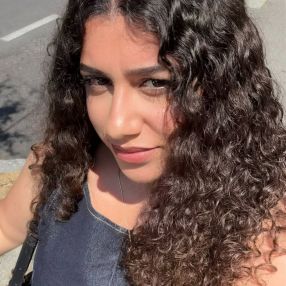 Esmeralda, Babysitter a Almé