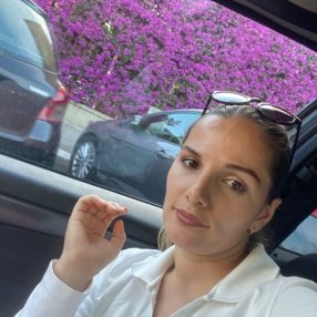 Vjola, Babysitter a Valenzano