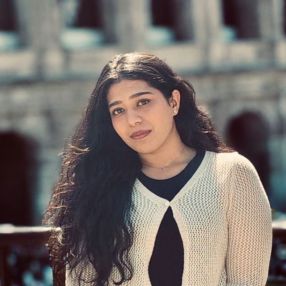 Adheena, Babysitter a Verona