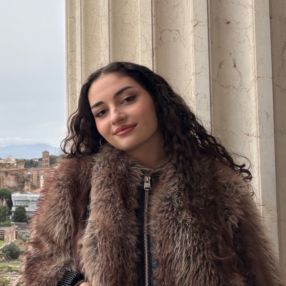Eleonora, Babysitter in Santa Lucia
