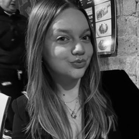 Loredana Andreea, Babysitter in Ostra