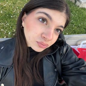 Thuana, Babysitter a Contrada