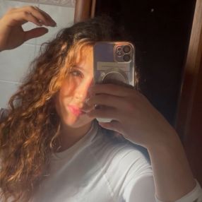 Vittoria, Babysitter a Sabaudia