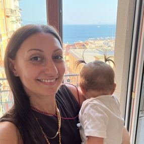 Elena, Famiglia a Napoli