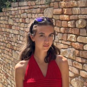 Maia, Babysitter a Spilamberto