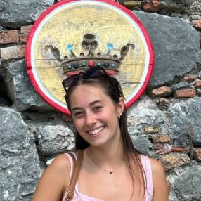 Desirè, Babysitter a Caldogno
