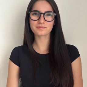 Viola, Babysitter a Follonica