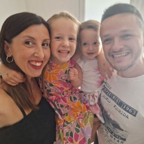 Elena, Famiglia a Besnate