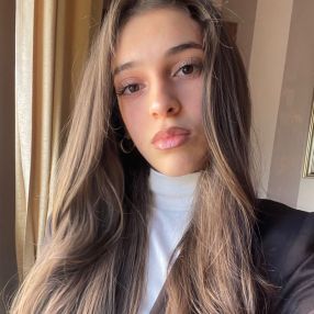 Alessia, Babysitter a Provincia di Crotone